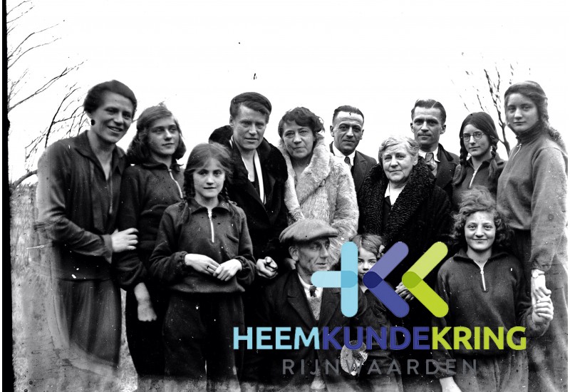 De Bernsteins met hun ege`s 1932 Martha - Ella-Johanna- Otto F00000945